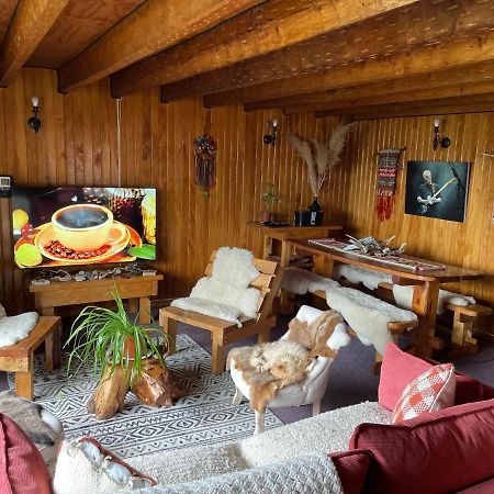 Profe Nelson Hostel Puerto Cisnes Buitenkant foto
