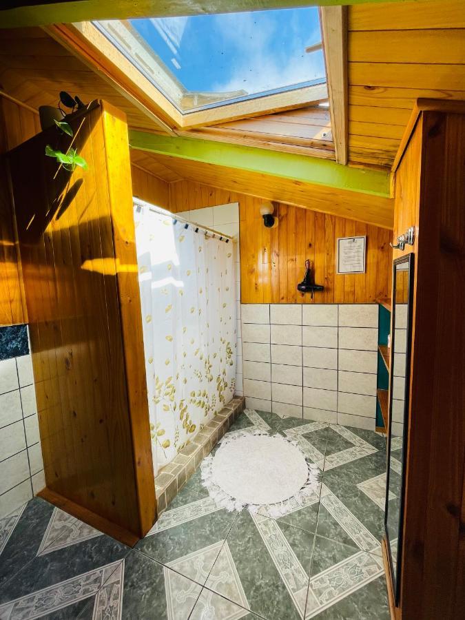 Profe Nelson Hostel Puerto Cisnes Buitenkant foto