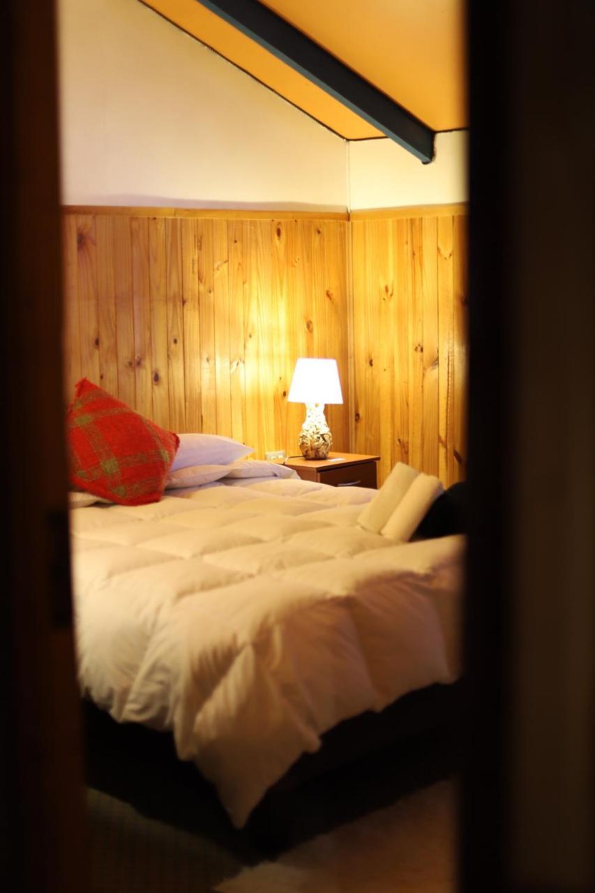 Profe Nelson Hostel Puerto Cisnes Buitenkant foto