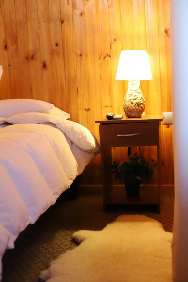 Profe Nelson Hostel Puerto Cisnes Buitenkant foto