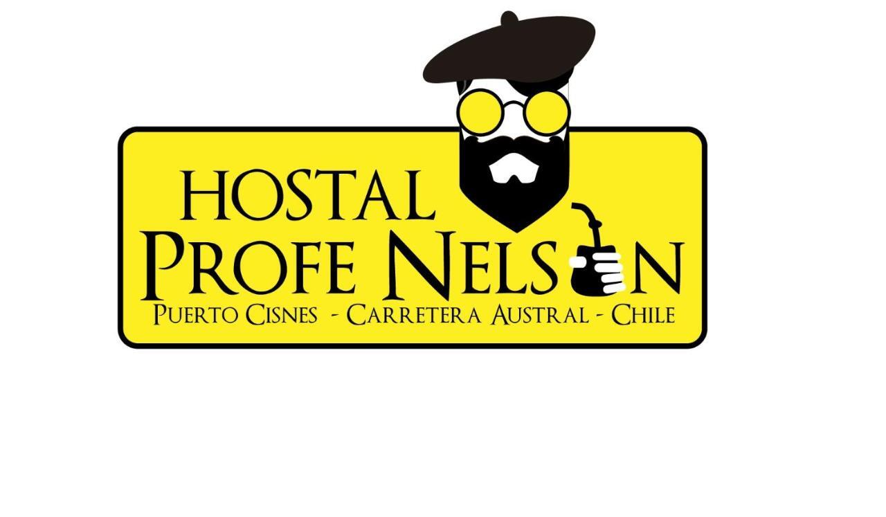 Profe Nelson Hostel Puerto Cisnes Buitenkant foto